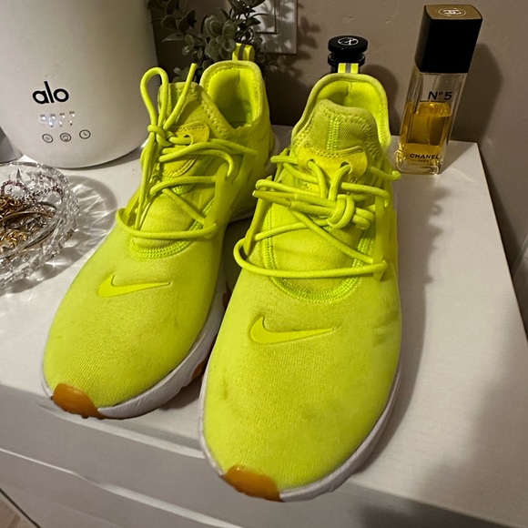 NIKE REACT PRESTO ‘VOLT’ NEON TENNIS SHOES - Picture 5 of 11